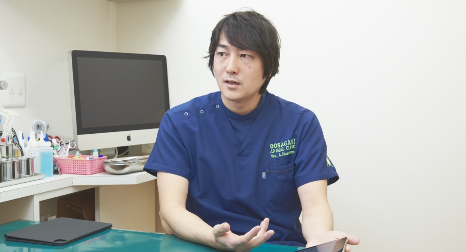 フィラリア症について説明する獣医師の村上 彬祥 先生